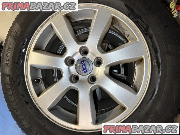 ORIGINÁL ALU KOLA VOLVO 215_65 R16 s zimní MICHELIN ALPIN 6