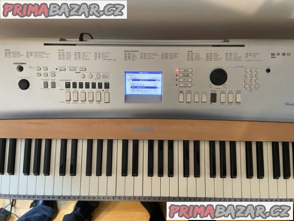 Yamaha Portable Grand DGX-620