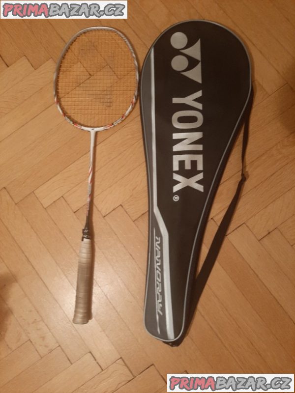 badmintonova-raketa-yonex-nanoray-700fx