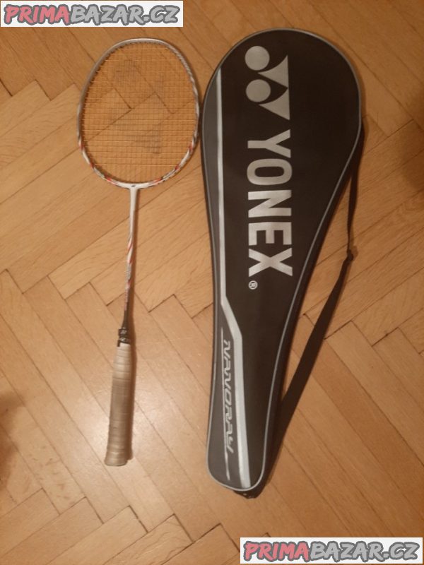 Badmintonová raketa Yonex Nanoray 700fx