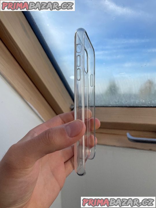 Prodám zcela nový originální Clear Case pro iPhone 11.  Pořizovací cena 1290,- nyní Cena 449,- na dohodě.  Více informací rád poskytnu po telefonu nebo zprávě. Osobní předání možné nebo zašlu přes zásilkovnu.