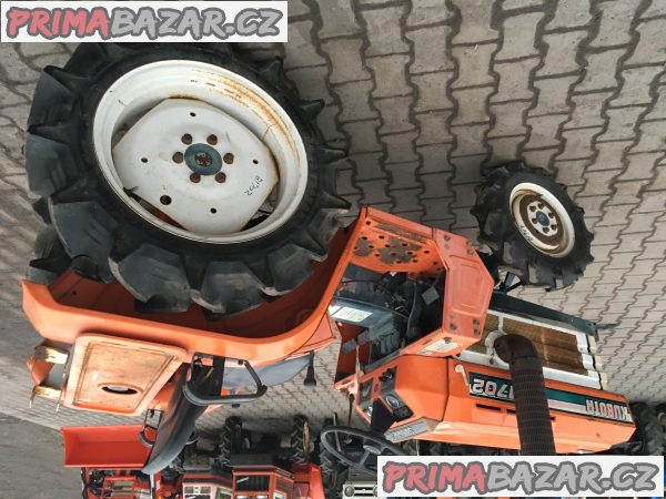 traktor kubota 4x4, kubota B1702DT, výkon 17 Hp