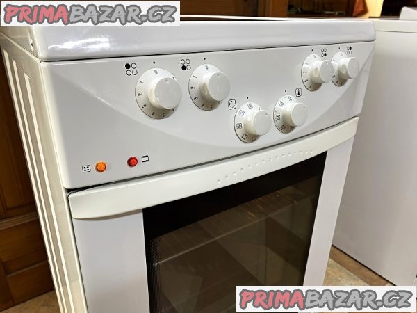 Sporák sklokeramický GORENJE horkovzduch šíře 50 cm