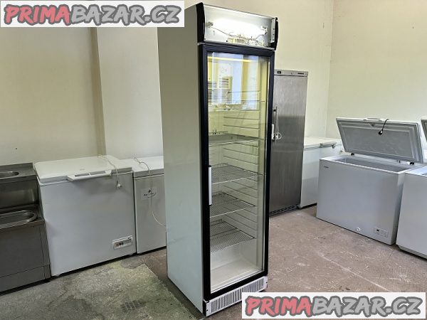 282 Prosklená lednice chladnice vitrína HELKAMA C4G