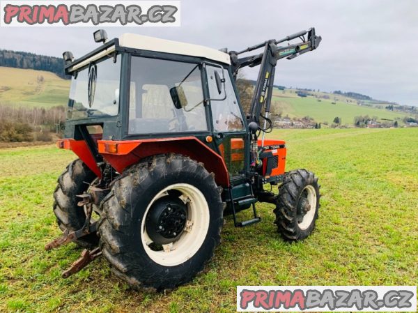 Traktor s čelním nakladačem Zetor 7245