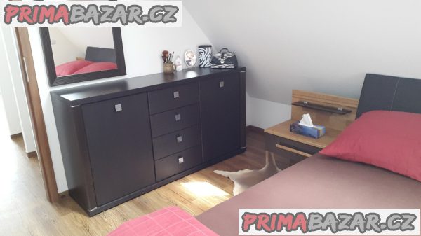 Kvalitní dubová postel Kvalitní dubová postel