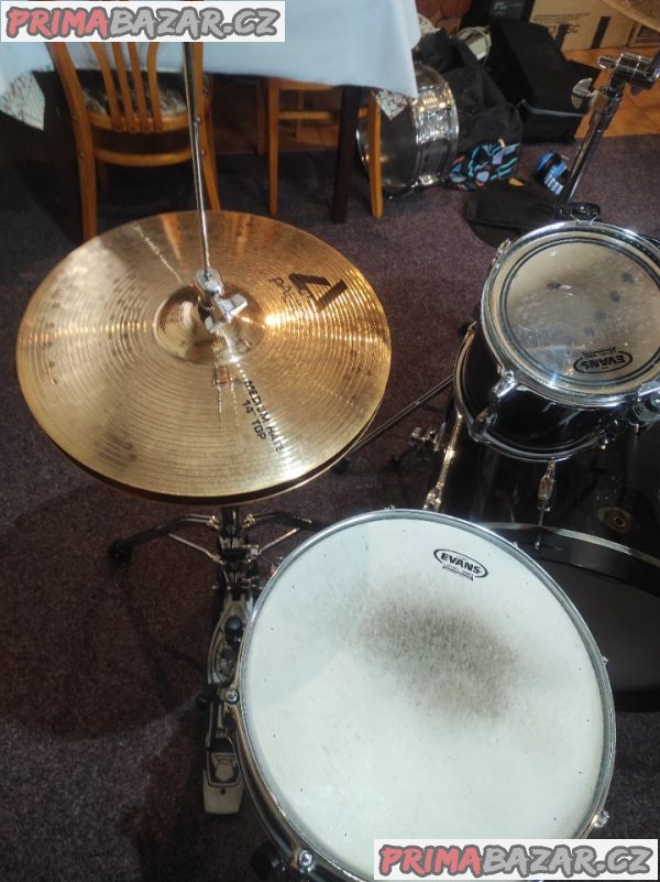 Bicí soupravu Tama s činely PAISTE