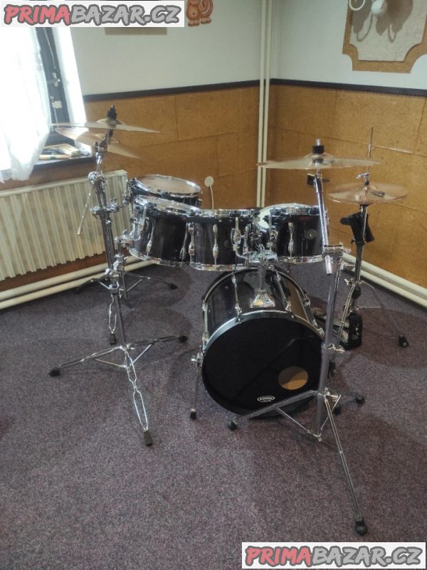 Bicí soupravu Tama s činely PAISTE