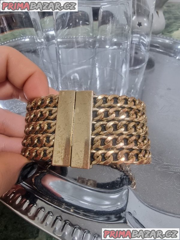 Zlatý náramek se zapínáním na magnet