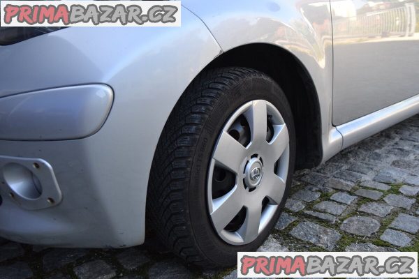 Toyota Aygo 2006 se znackou na prank THE M0NEY stk 8.2024