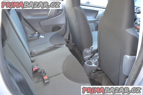 Toyota Aygo 2006 se znackou na prank THE M0NEY stk 8.2024