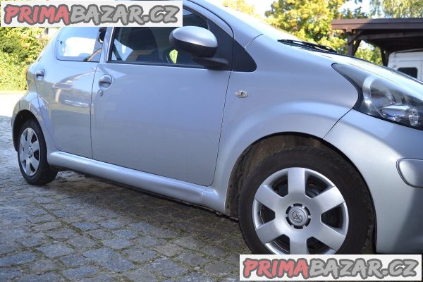 Toyota Aygo 2006 se znackou na prank THE M0NEY stk 8.2024