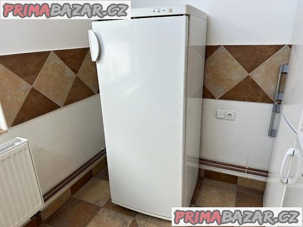 656 Lednice s mrazáčkem LIEBHERR 242/31 litrů