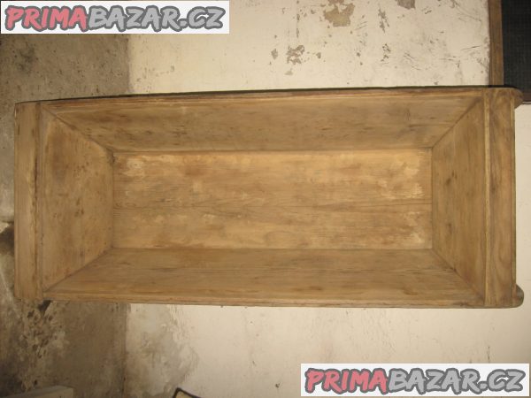 staré necky, loukotové kolo, lampička ,zámek brano