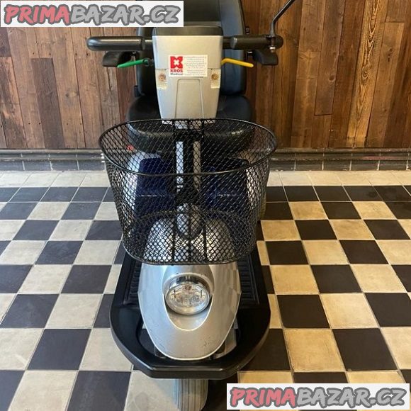 Elektrický tříkolový skútr Elektrický tříkolový skútr