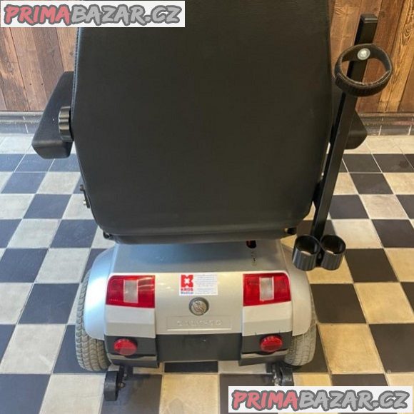 Elektrický tříkolový skútr Elektrický tříkolový skútr