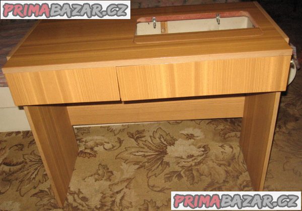 starší průmyslový stroj dvoujehla starší průmyslový stroj dvoujehla