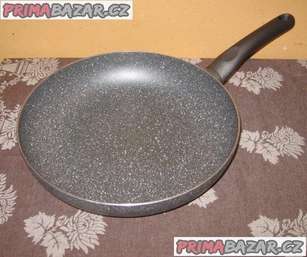 velký, malý pekáč, pánev velký, malý pekáč, pánev