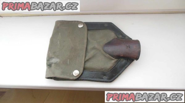 Pouzdro na polní lopatku