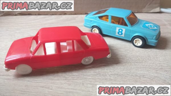 Dvě autíčka 1x škoda Rapid