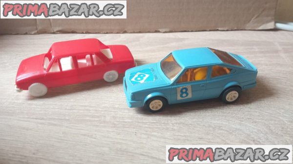 Dvě autíčka 1x škoda Rapid Dvě autíčka 1x škoda Rapid