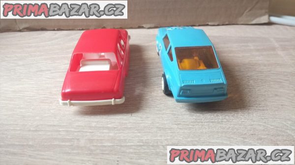 Dvě autíčka 1x škoda Rapid Dvě autíčka 1x škoda Rapid