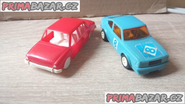 Dvě autíčka 1x škoda Rapid Dvě autíčka 1x škoda Rapid
