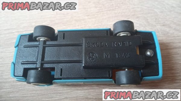 Dvě autíčka 1x škoda Rapid Dvě autíčka 1x škoda Rapid