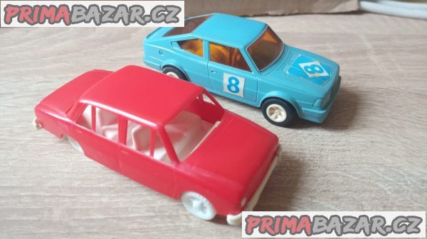Dvě autíčka 1x škoda Rapid Dvě autíčka 1x škoda Rapid
