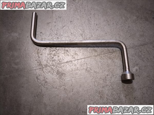 Originální zvedák + klíč na kola BMW – 17mm
