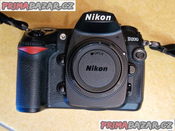 Nikon D200 – tělo