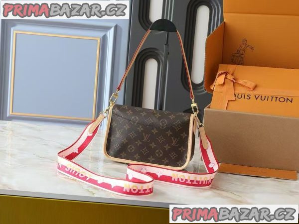 The Art of Carrying Elegance The Art of Carrying Elegance