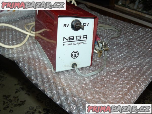 RETRO nabíječka NB 13A Elektropřístroj na baterie 6V a12V