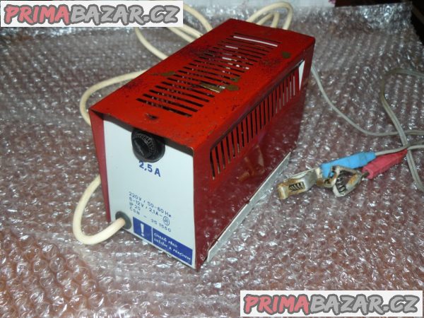 RETRO nabíječka NB 13A Elektropřístroj na baterie 6V a12V RETRO nabíječka NB 13A Elektropřístroj na baterie 6V a12V