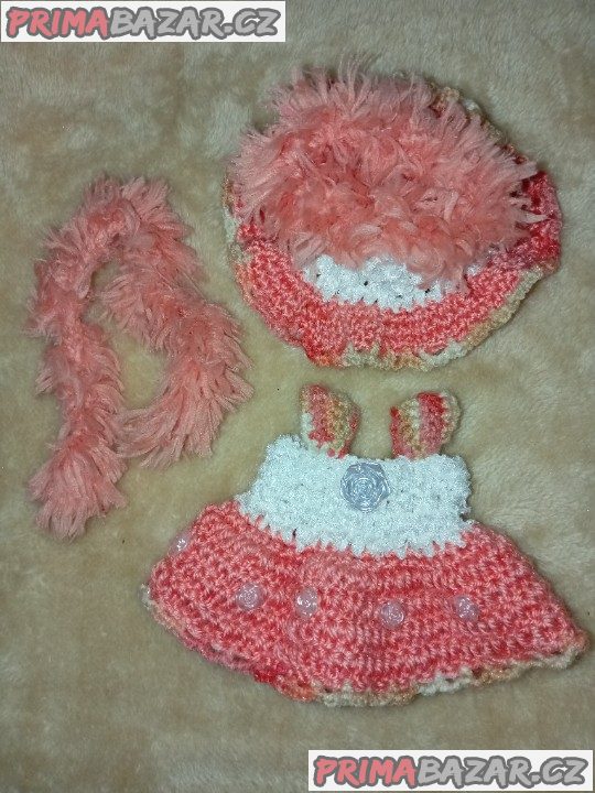 Společenské šatičky pro Labubu