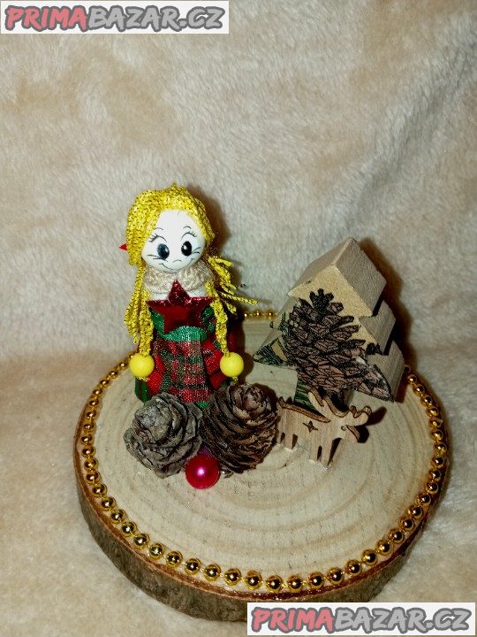 Vánoční dekorační stojan - děvčátko v lese