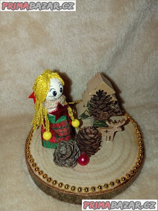 Vánoční dekorační stojan - děvčátko v lese