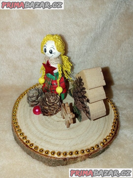 Vánoční dekorační stojan - děvčátko v lese