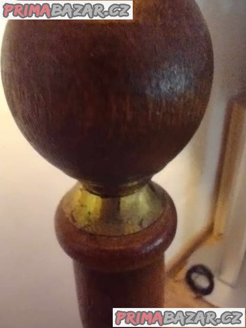 Funkční retro lampa stojící