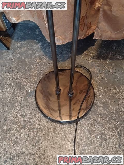 Moderní stojací lampa Moderní stojací lampa