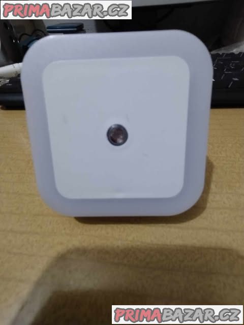 Automatické noční orientační světlo