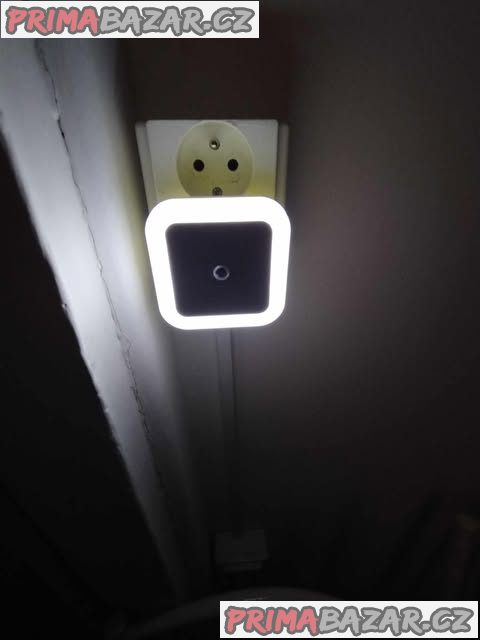 Automatické noční orientační světlo