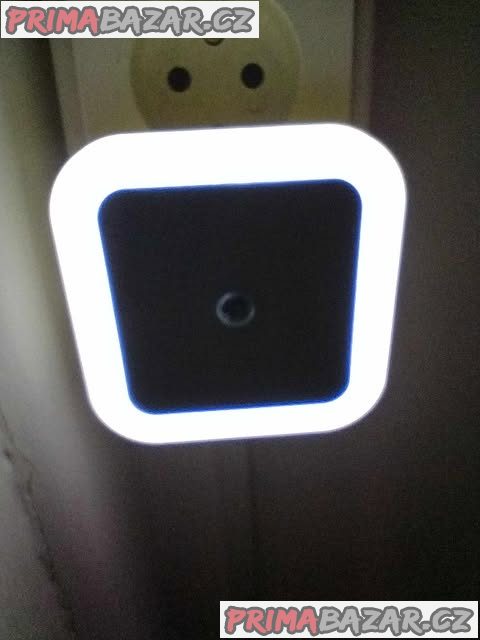 Automatické noční orientační světlo