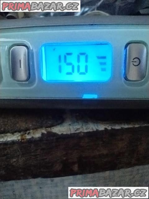 Funkční žehlička na vlasy značky Remigton