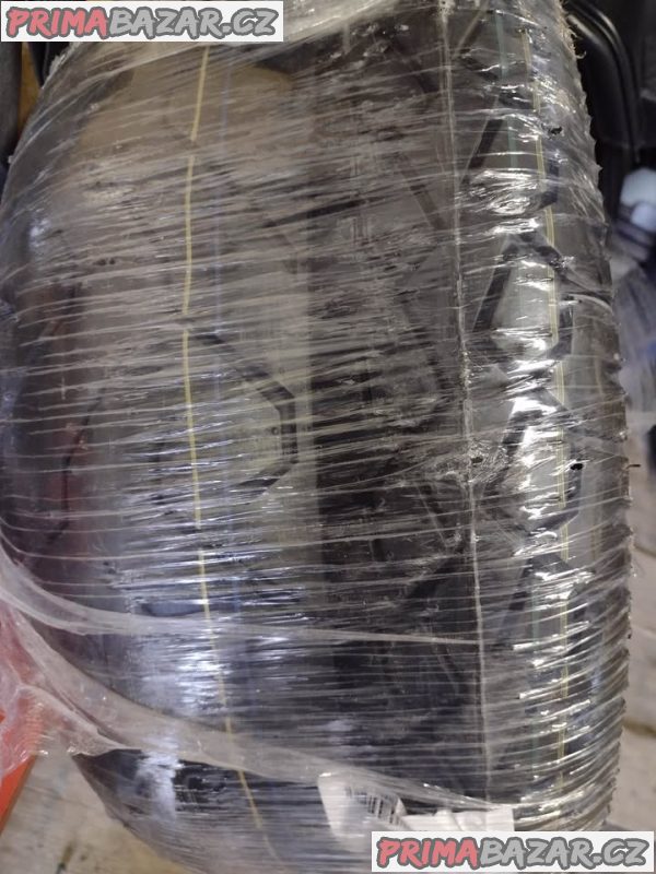 Nové ještě nerozbalené motopneumatiky