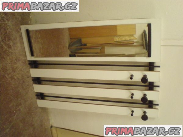 STĚNA DO PŘEDSÍNĚ