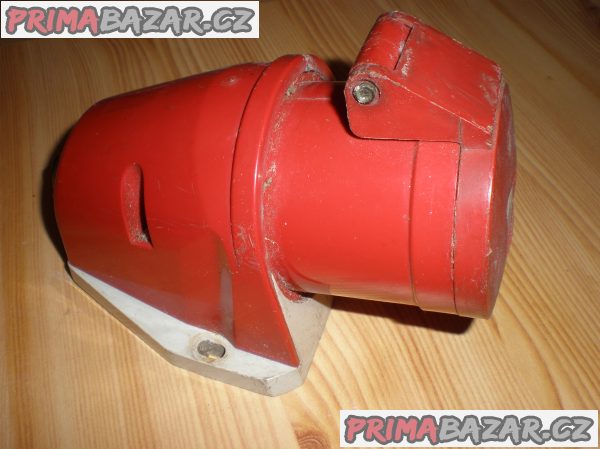 ZÁSUVKA PEVNÁ 32A / 400V