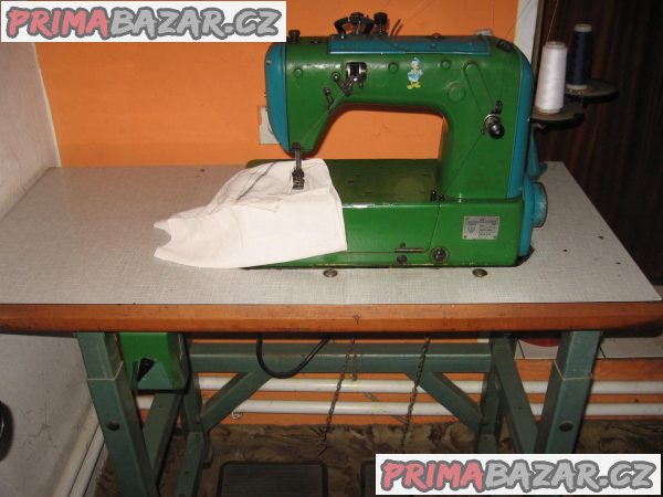 šicí průmyslový stroj dvoujehla