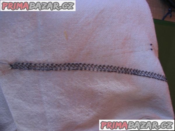 šicí průmyslový stroj dvoujehla