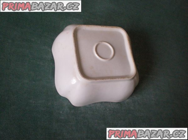 STAROŽITNÁ SALÁTOVKA STAROŽITNÁ SALÁTOVKA